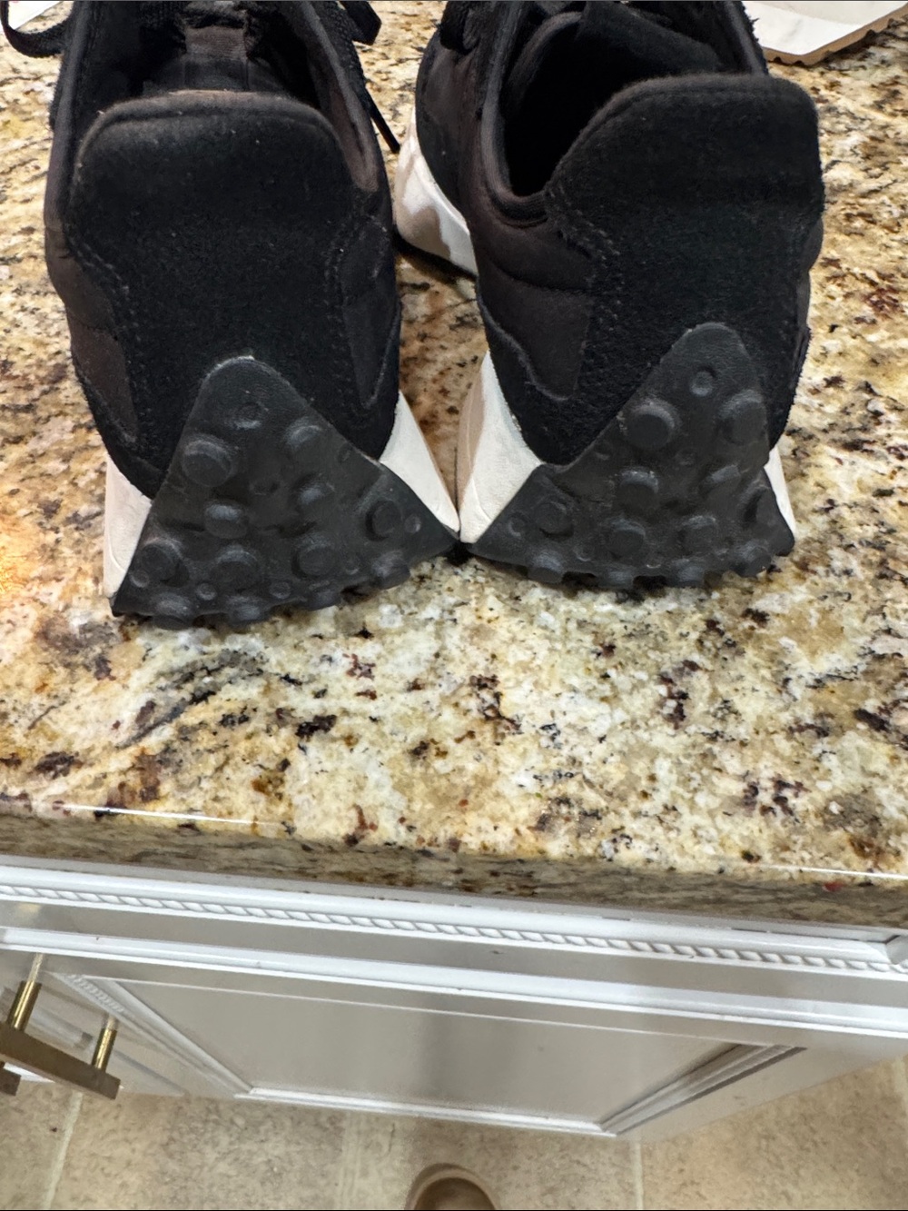 New Balance 327 Black Women’s Sneaker with White Leopard 'N' size 7 - Picture 3 of 5